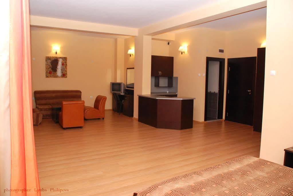 וראצה Family Art-Hotel Zora מראה חיצוני תמונה