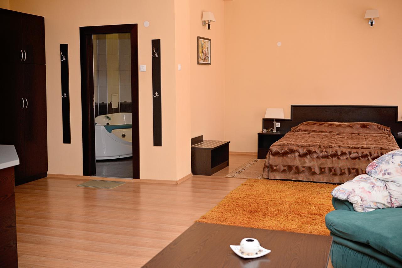 וראצה Family Art-Hotel Zora מראה חיצוני תמונה